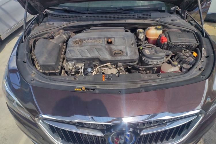 Used Buick LaCrosse 2016 30H Luxury Version Engine Bay