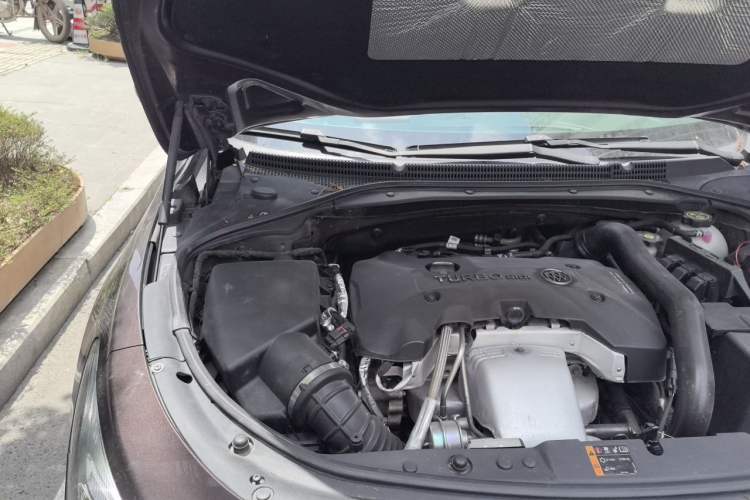 Used Buick LaCrosse 2016 28T Luxury Version Engine Bay Right