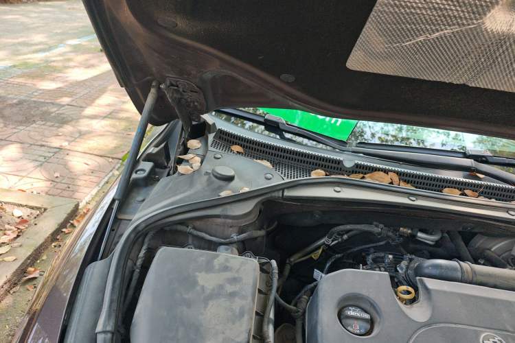 Used Buick LaCrosse 2016 20T Luxury Model Engine Bay Right