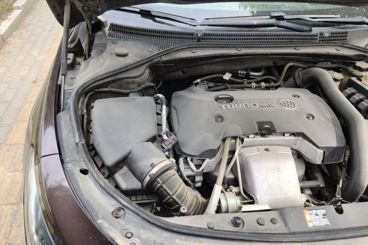 Used Buick LaCrosse 2016 28T Luxury Version Engine Bay Right