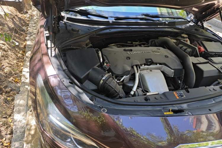 Used Buick LaCrosse 2016 28T Luxury Version Engine Bay Right