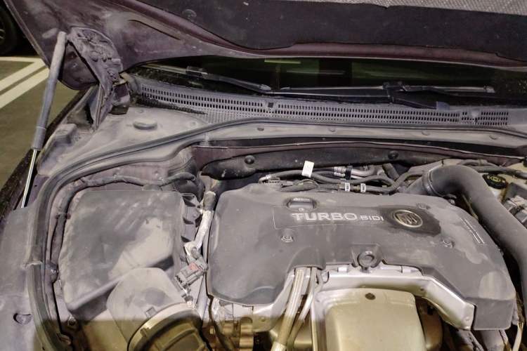 Used Buick LaCrosse 2016 28T Luxury Version Engine Bay Right