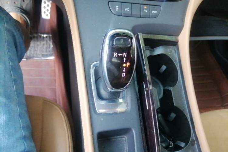 Used Buick LaCrosse 2016 28T Premium Edition Gear Lever