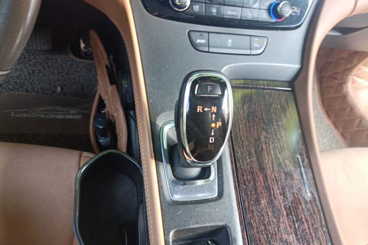 Used Buick LaCrosse 2016 20T Elite Edition Gear Lever