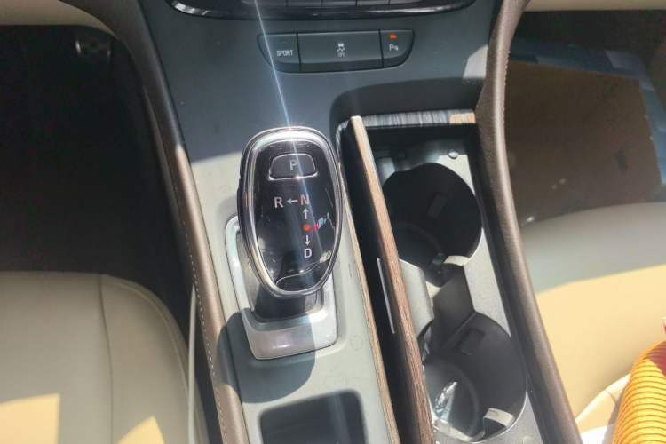 Used Buick LaCrosse 2016 Revised 20T Leading Edition Gear Lever
