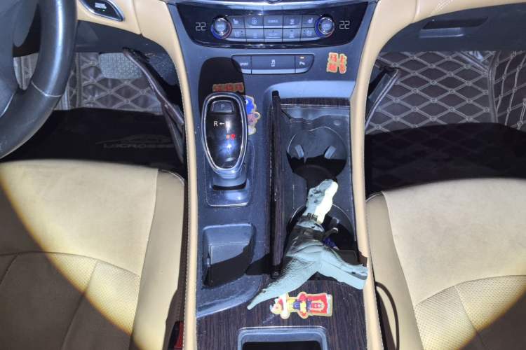 Used Buick LaCrosse 2016 20T Elite Edition Gear Lever