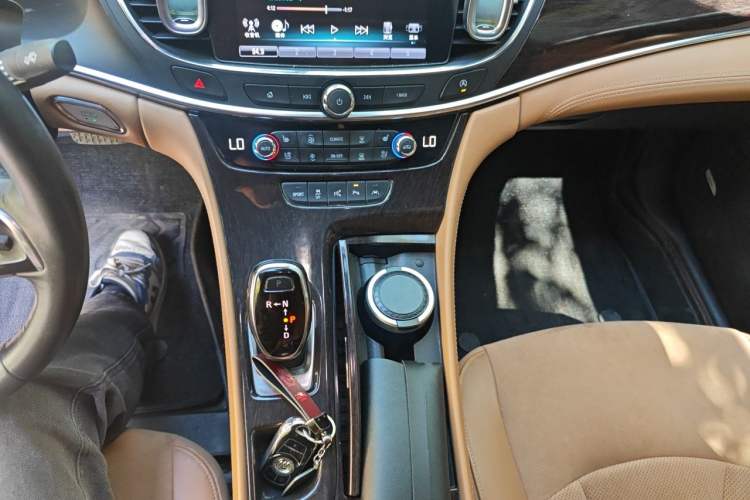 Used Buick LaCrosse 2016 28T Luxury Version Gear Lever