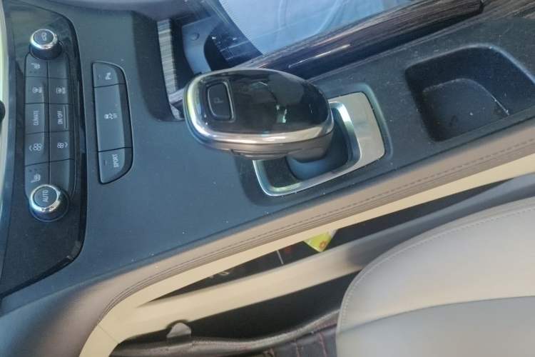 Used Buick LaCrosse 2016 Revised 20T Leading Edition Gear Lever