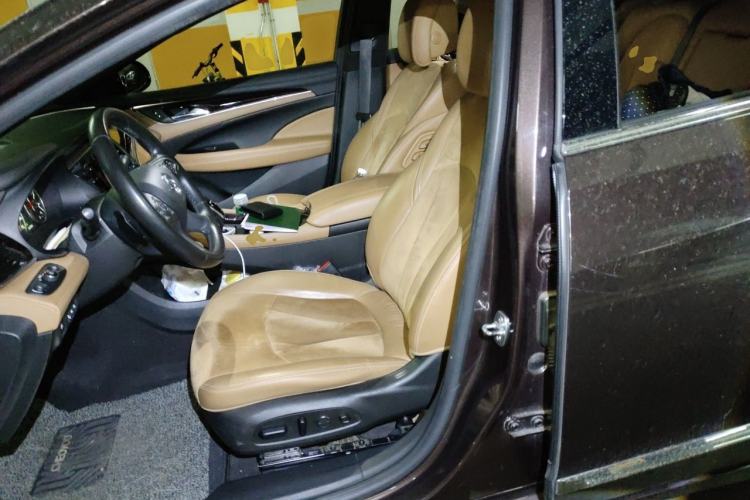 Used Buick LaCrosse 2016 28T Luxury Version Left Front Seat