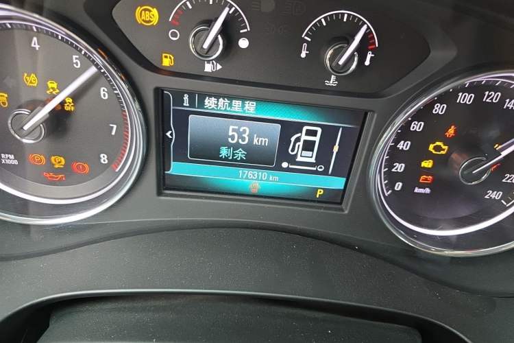 Used Buick LaCrosse 2016 20T Elite Edition Odometer Close Up