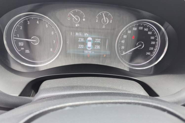 Used Buick LaCrosse 2016 28T Luxury Version Odometer Close Up