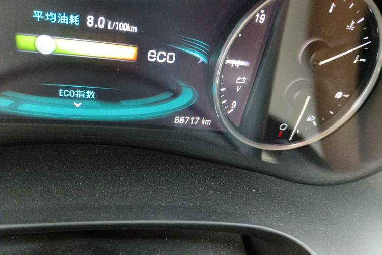 Used Buick LaCrosse 2016 28T Luxury Version Odometer Close Up