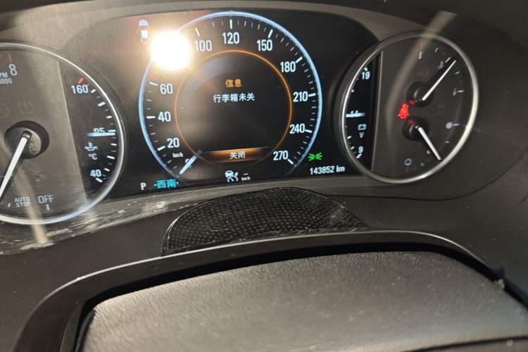 Used Buick LaCrosse 2016 28T Luxury Version Odometer Close Up