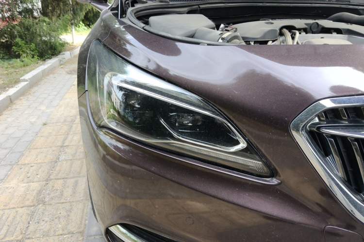 Used Buick LaCrosse 2016 28T Luxury Version Right Front Headlight