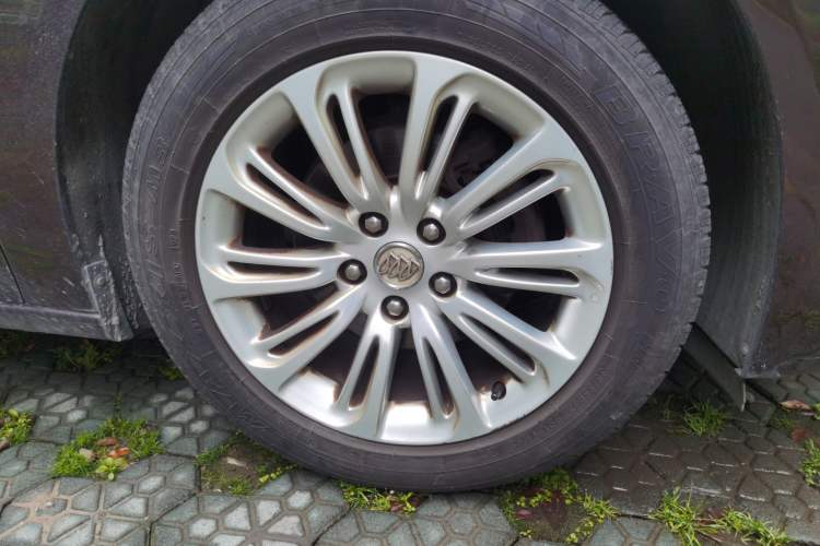 Used Buick LaCrosse 2016 20T Elite Edition Right Front Wheel Hub
