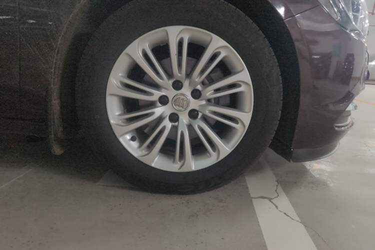 Used Buick LaCrosse 2016 20T Elite Edition Right Front Wheel Hub