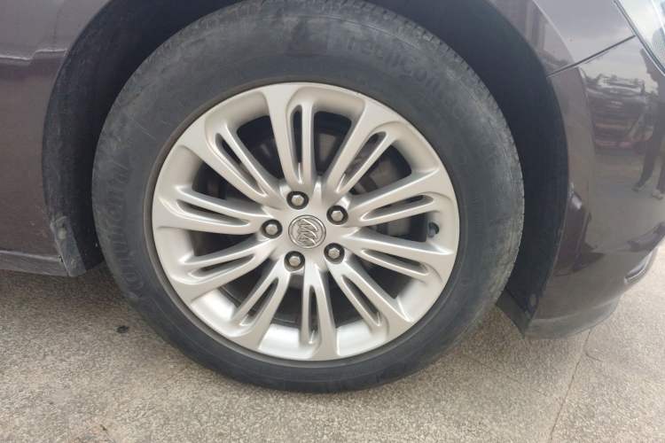 Used Buick LaCrosse 2016 20T Elite Edition Right Front Wheel Hub