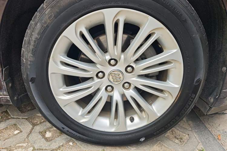 Used Buick LaCrosse 2016 20T Elite Edition Right Front Wheel Hub