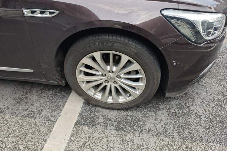 Used Buick LaCrosse 2016 Revised Version 28T Elite Edition Right Front Wheel Hub