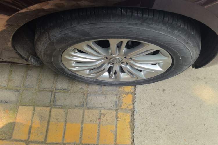 Used Buick LaCrosse 2016 Revised 20T Leading Edition Right Front Wheel Hub