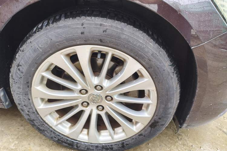 Used Buick LaCrosse 2016 28T Elite Model Right Front Wheel Hub