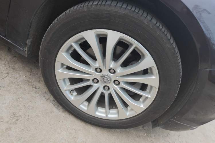 Used Buick LaCrosse 2016 28T Elite Model Right Front Wheel Hub
