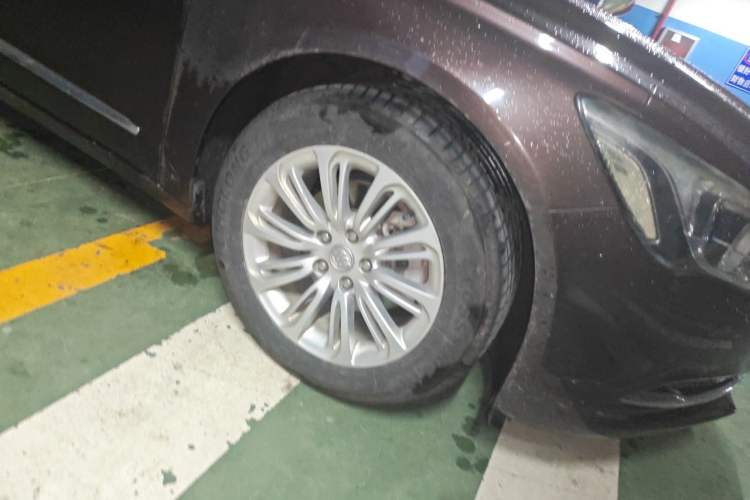 Used Buick LaCrosse 2016 20T Elite Edition Right Front Wheel Hub