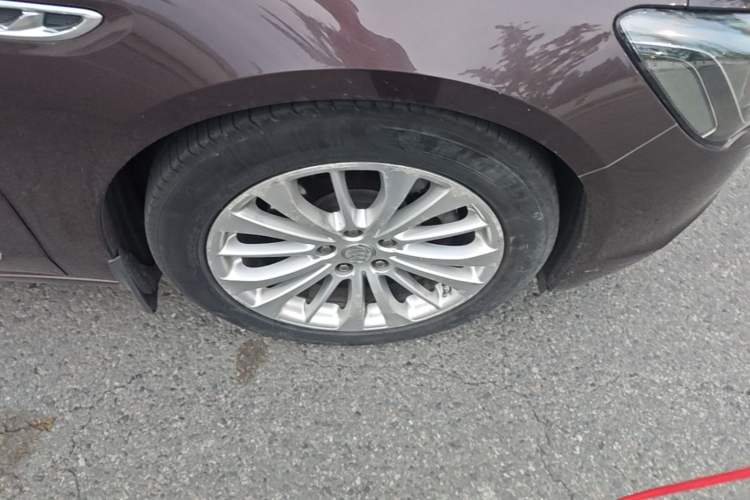 Used Buick LaCrosse 2016 28T Luxury Version Right Front Wheel Hub