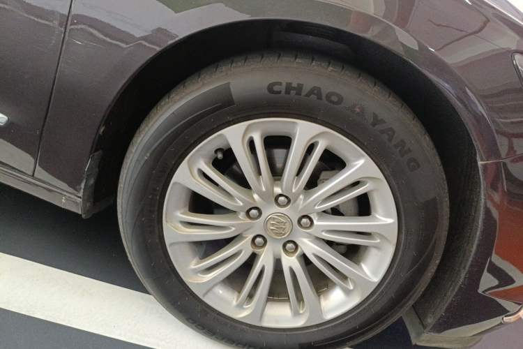 Used Buick LaCrosse 2016 20T Elite Edition Right Front Wheel Hub