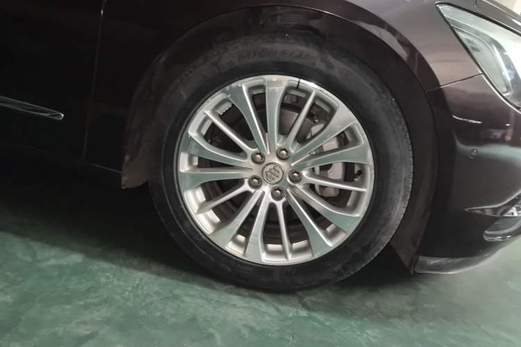 Used Buick LaCrosse 2016 Revised Version 28T Elite Edition Right Front Wheel Hub