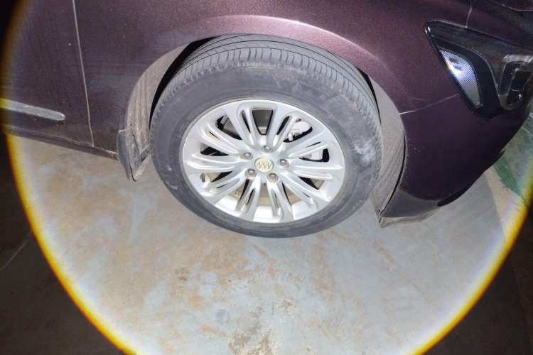 Used Buick LaCrosse 2016 20T Elite Edition Right Front Wheel Hub