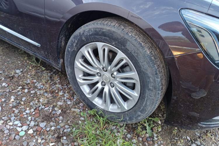 Used Buick LaCrosse 2016 20T Elite Edition Right Front Wheel Hub