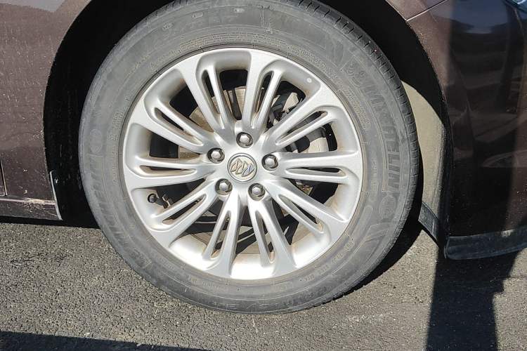 Used Buick LaCrosse 2016 Revised 20T Leading Edition Right Front Wheel Hub