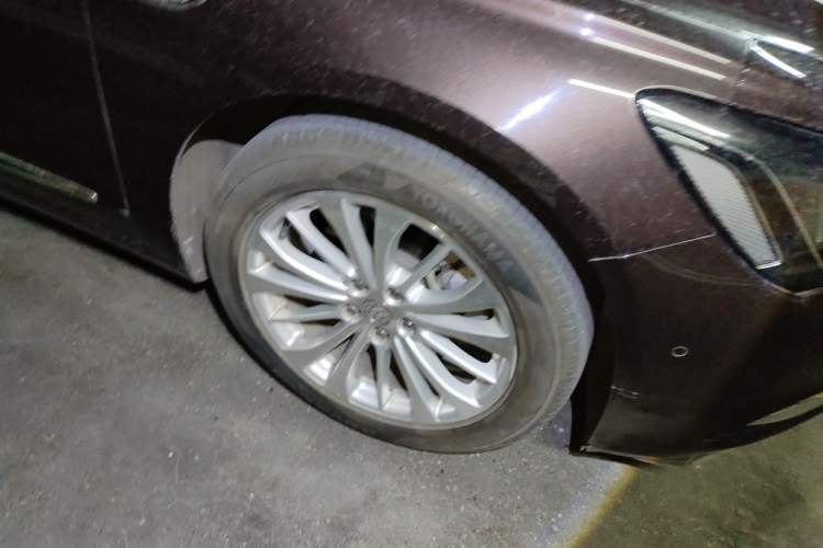 Used Buick LaCrosse 2016 28T Luxury Version Right Front Wheel Hub