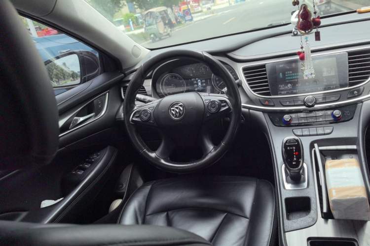 Used Buick LaCrosse 2016 28T Luxury Version Steering Wheel