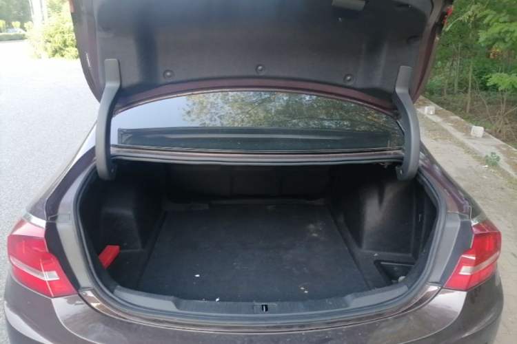 Used Buick LaCrosse 2016 28T Premium Edition Trunk