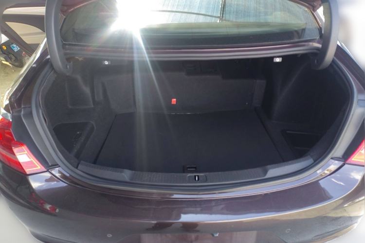 Used Buick LaCrosse 2016 30H Luxury Version Trunk