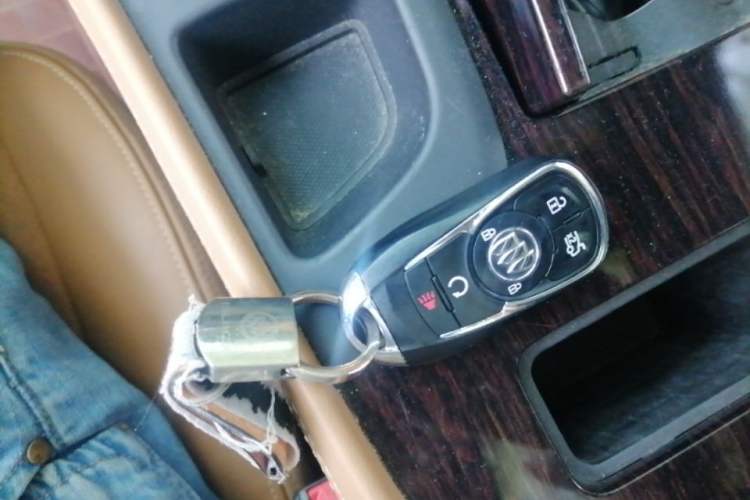 Used Buick LaCrosse 2016 28T Premium Edition Vehicle Key