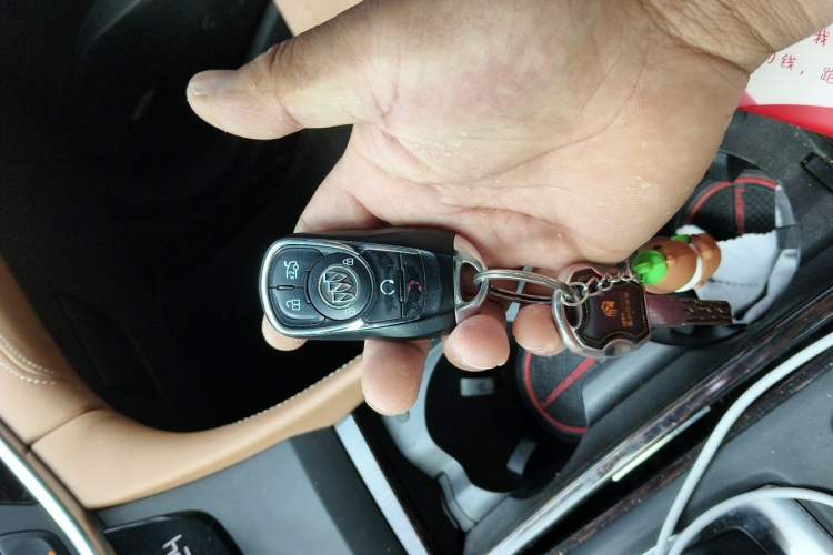 Used Buick LaCrosse 2016 28T Luxury Version Vehicle Key