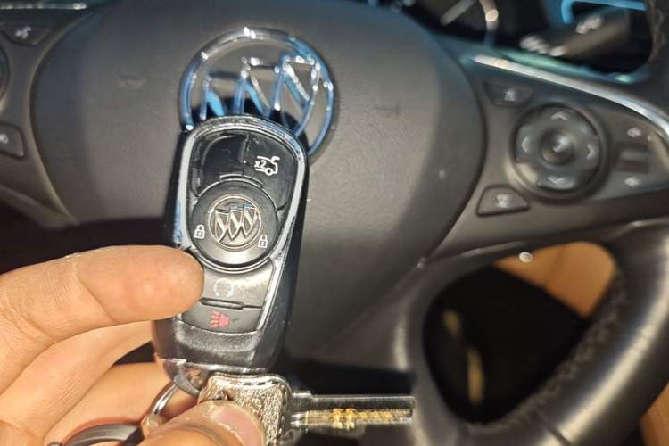 Used Buick LaCrosse 2016 28T Luxury Version Vehicle Key