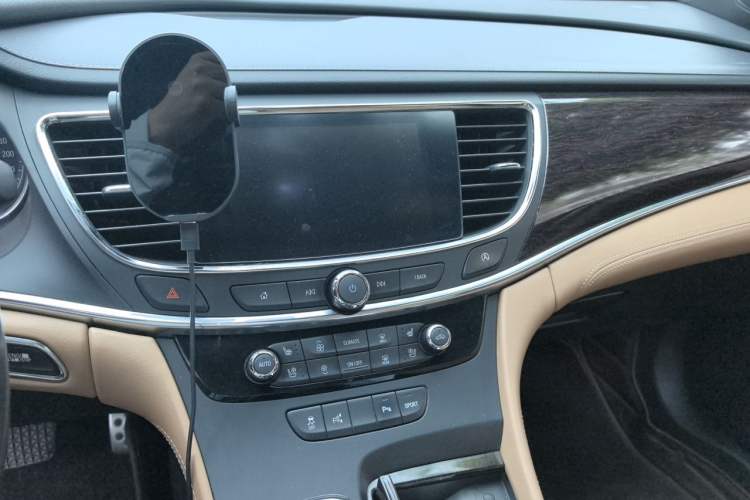 Used Buick LaCrosse 2016 28T Premium Edition Audio And AC Panel