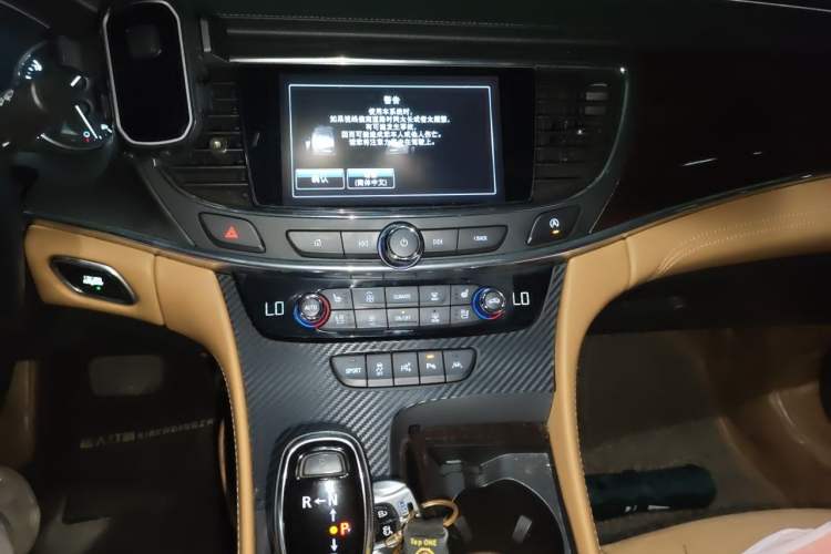 Used Buick LaCrosse 2016 28T Luxury Version Audio And AC Panel