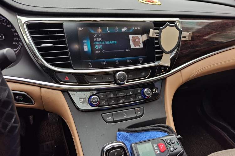 Used Buick LaCrosse 2016 20T Elite Edition Audio And AC Panel