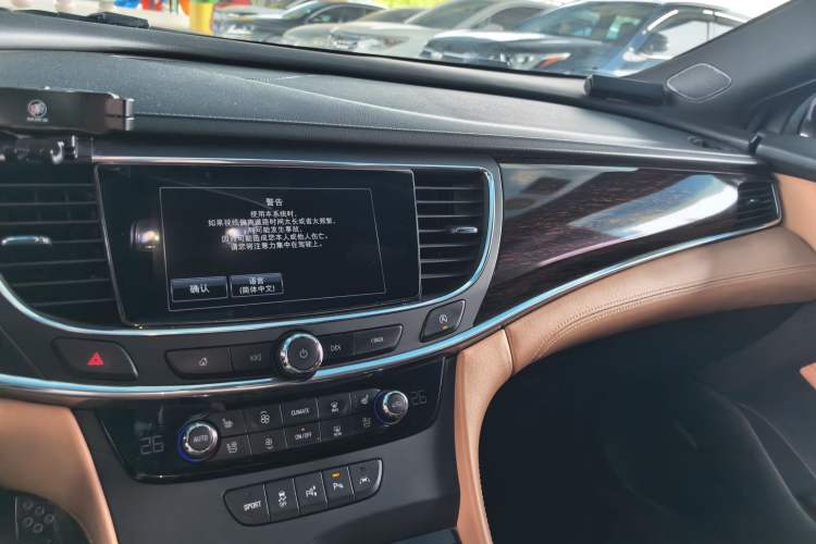 Used Buick LaCrosse 2016 28T Luxury Version Audio And AC Panel