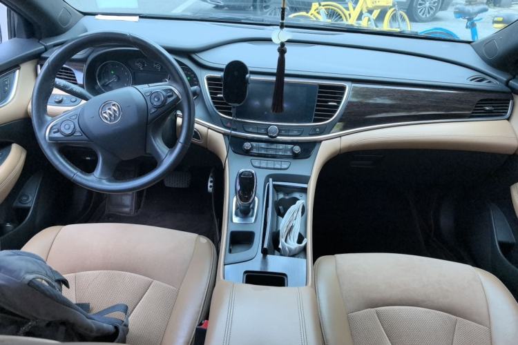 Used Buick LaCrosse 2016 28T Premium Edition Center Console