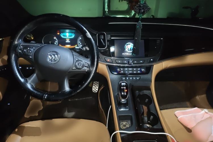 Used Buick LaCrosse 2016 28T Luxury Version Center Console