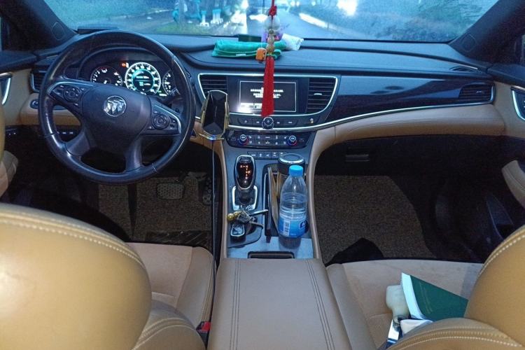 Used Buick LaCrosse 2016 20T Luxury Model Center Console