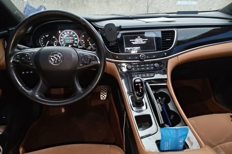 Used Buick LaCrosse 2016 20T Luxury Model Center Console