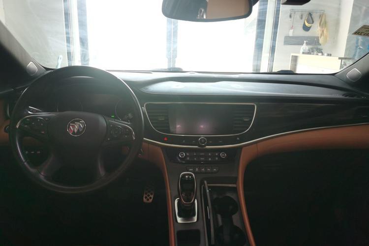 Used Buick LaCrosse 2016 20T Luxury Model Center Console