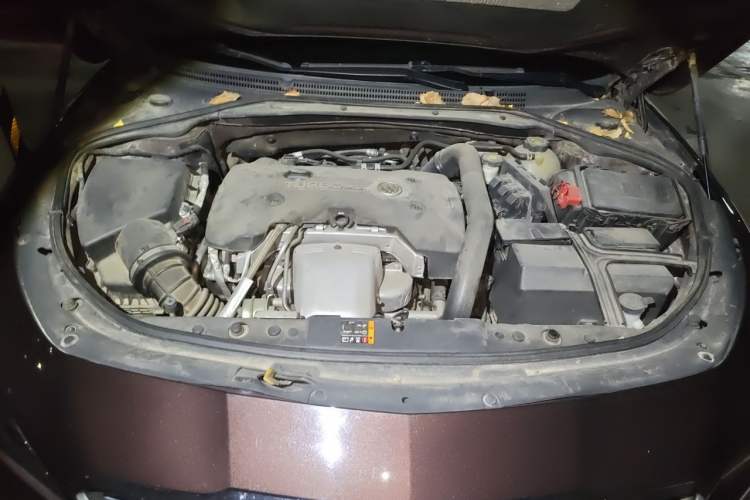 Used Buick LaCrosse 2016 28T Luxury Version Engine Bay